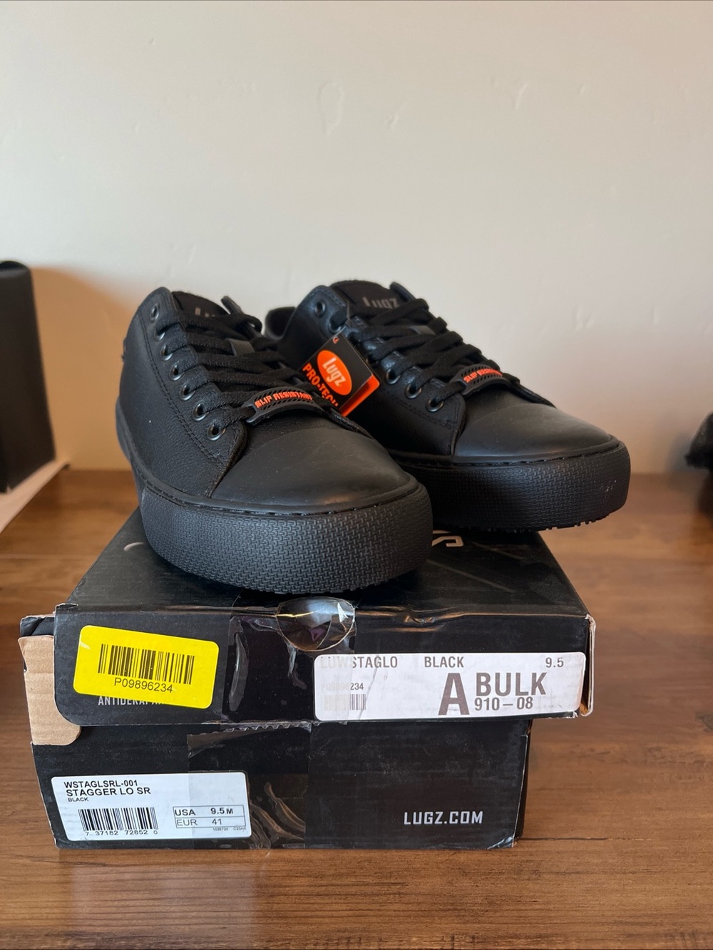 Lugz Stagger Lo Slip Resistant Women’s Casual Sneakers in Black